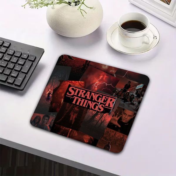 Килимок для миші GeekLand Дуже дивні справи Stranger things 240 x 200 x 2 мм MP ST 02 MP ST 02 фото