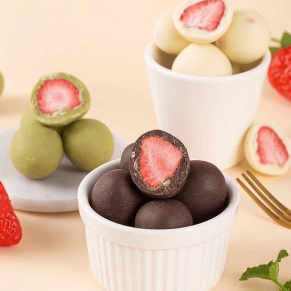 Сублимированная клубника Tonys в глазури из шоколада Whole Strawberry with Chocolate Flavor 60 г 01.11.2026 фото