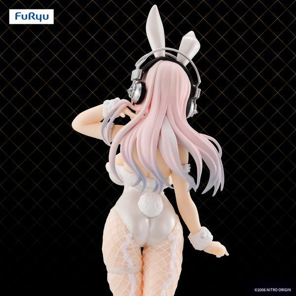Фигурка FuRyu BiCute Bunnies Виртуальная певица Супер Сонико Super Sonico 30 см F BB SSW 30 F BB SSW 30 фото