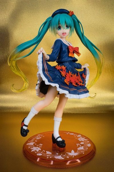 Фигурка Taito Мику Хацунэ Hatsune Miku&nbsp;Autumn ver. 18 см T HM 18 T HM 18 фото